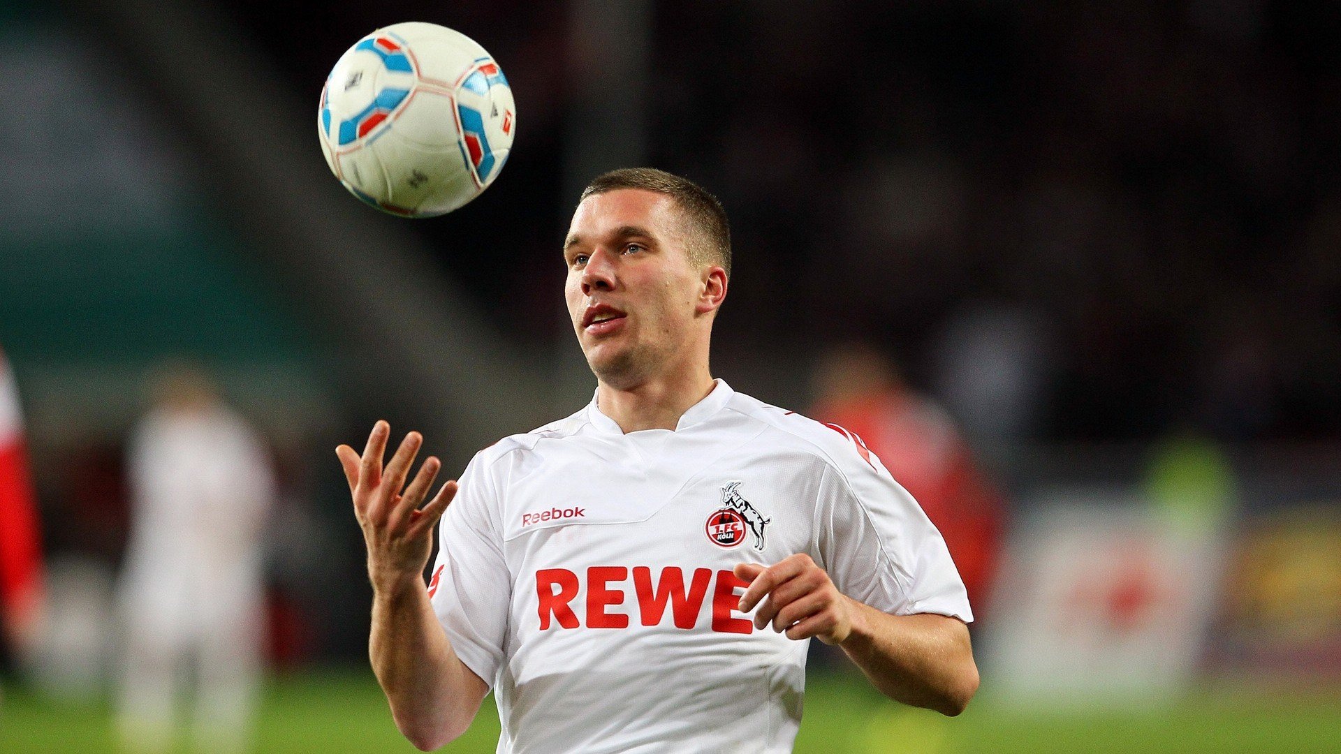 穆里尼奥四连败，本菲卡无缘欧冠出线，未来堪忧，穆里尼奥评价罗本