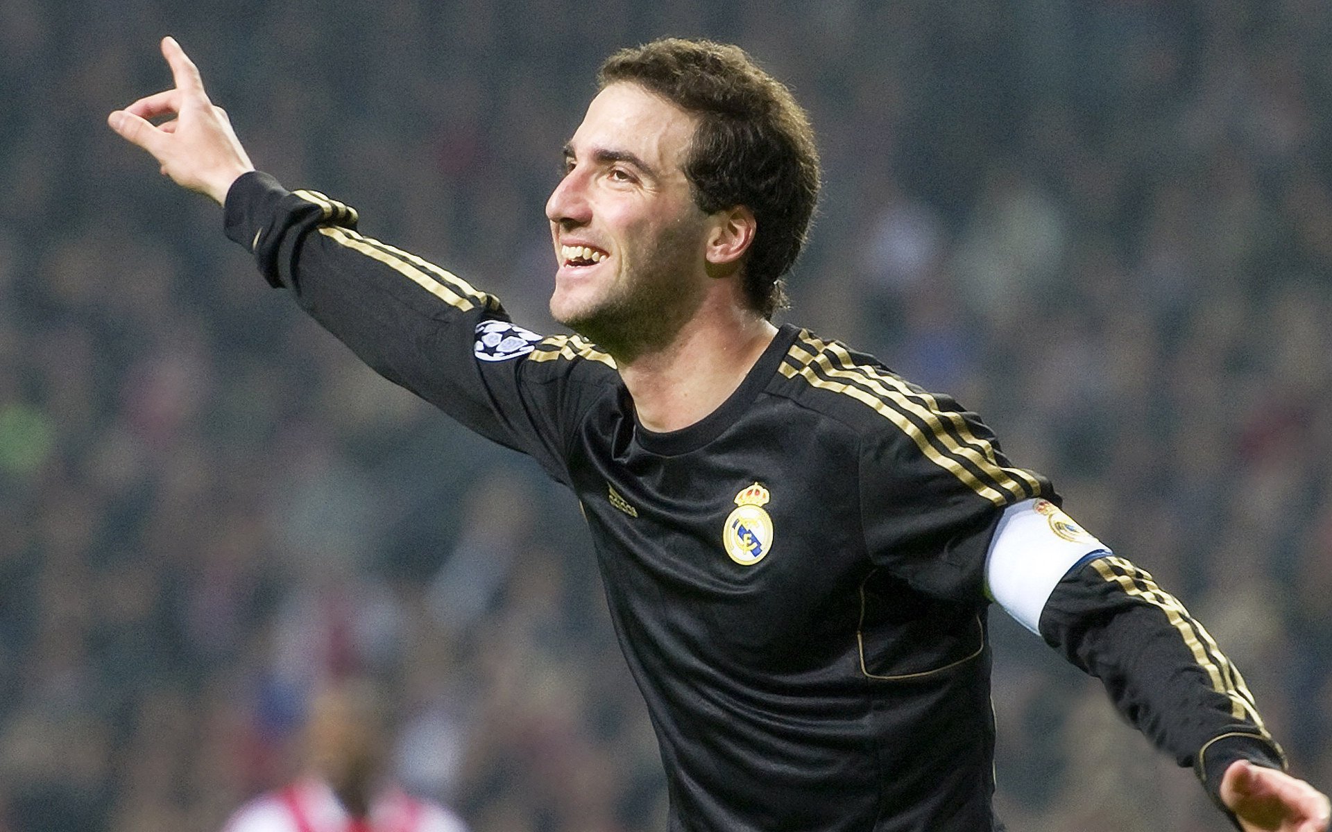 米兰体育APP下载-格林纳达足球队连续取得突破，格林纳达足球队连续取得突破的球员